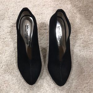 MICHAEL KORS bootie black suede. Great condition. Worn 1 time! Size 6